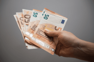 como sao os salários na europa